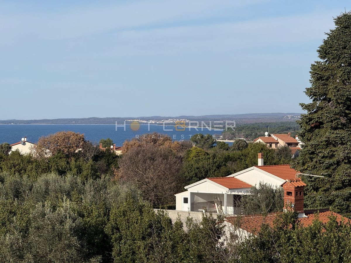 Štinjan, penthouse, 3 spalnice, velika terasa, pogled na morje, 3 minute vožnje od plaže Puntižela!