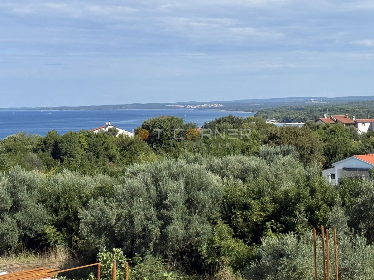 Štinjan, penthouse, 3 spalnice, velika terasa, pogled na morje, 3 minute vožnje od plaže Puntižela!