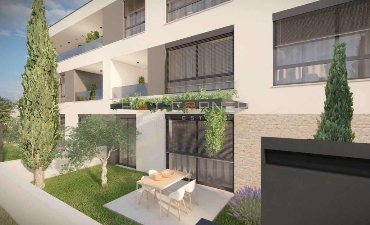 Štinjan, penthouse, 3 spalnice, velika terasa, pogled na morje, 3 minute vožnje od plaže Puntižela!