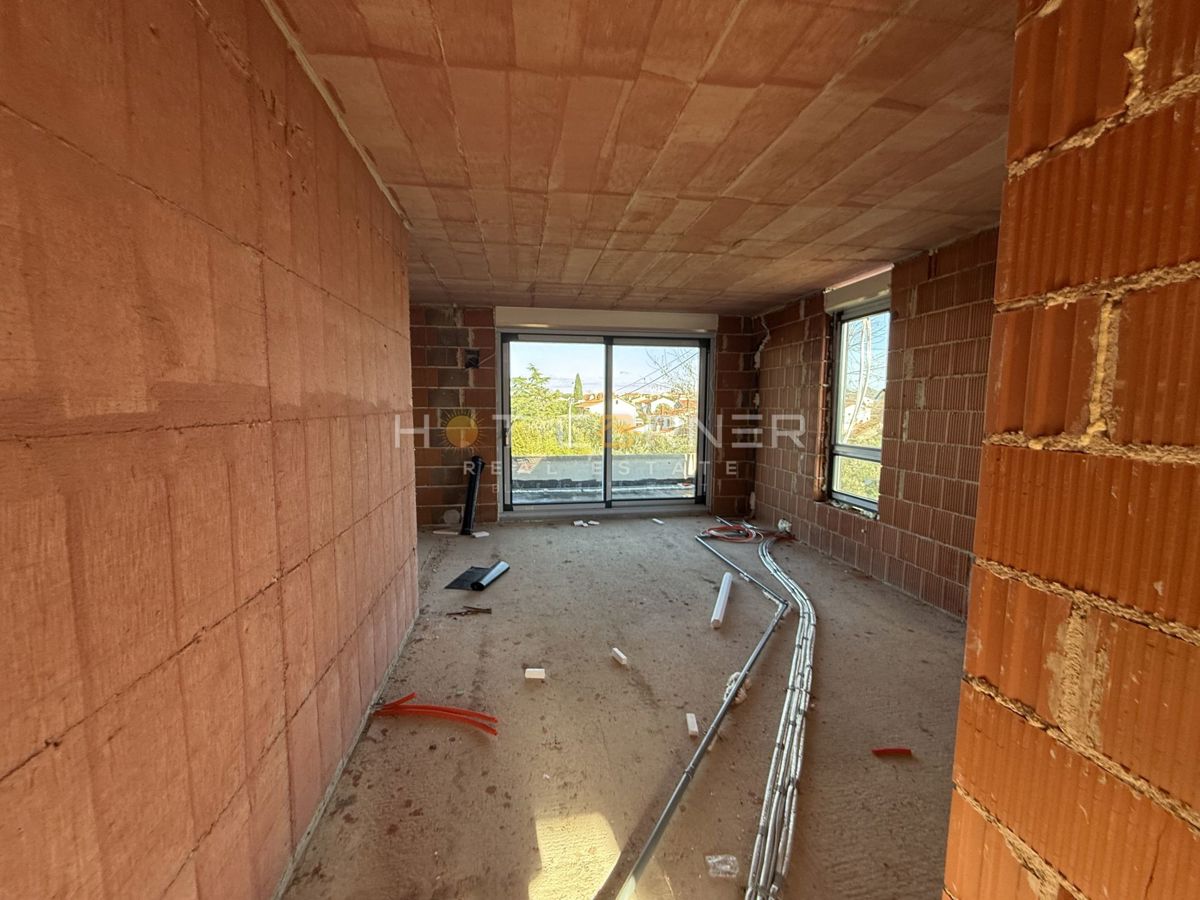 Štinjan, penthouse, 3 spalnice, velika terasa, pogled na morje, 3 minute vožnje od plaže Puntižela!