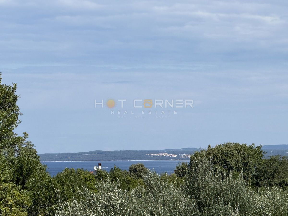 Štinjan, penthouse, 3 spalnice, velika terasa, pogled na morje, 3 minute vožnje od plaže Puntižela!