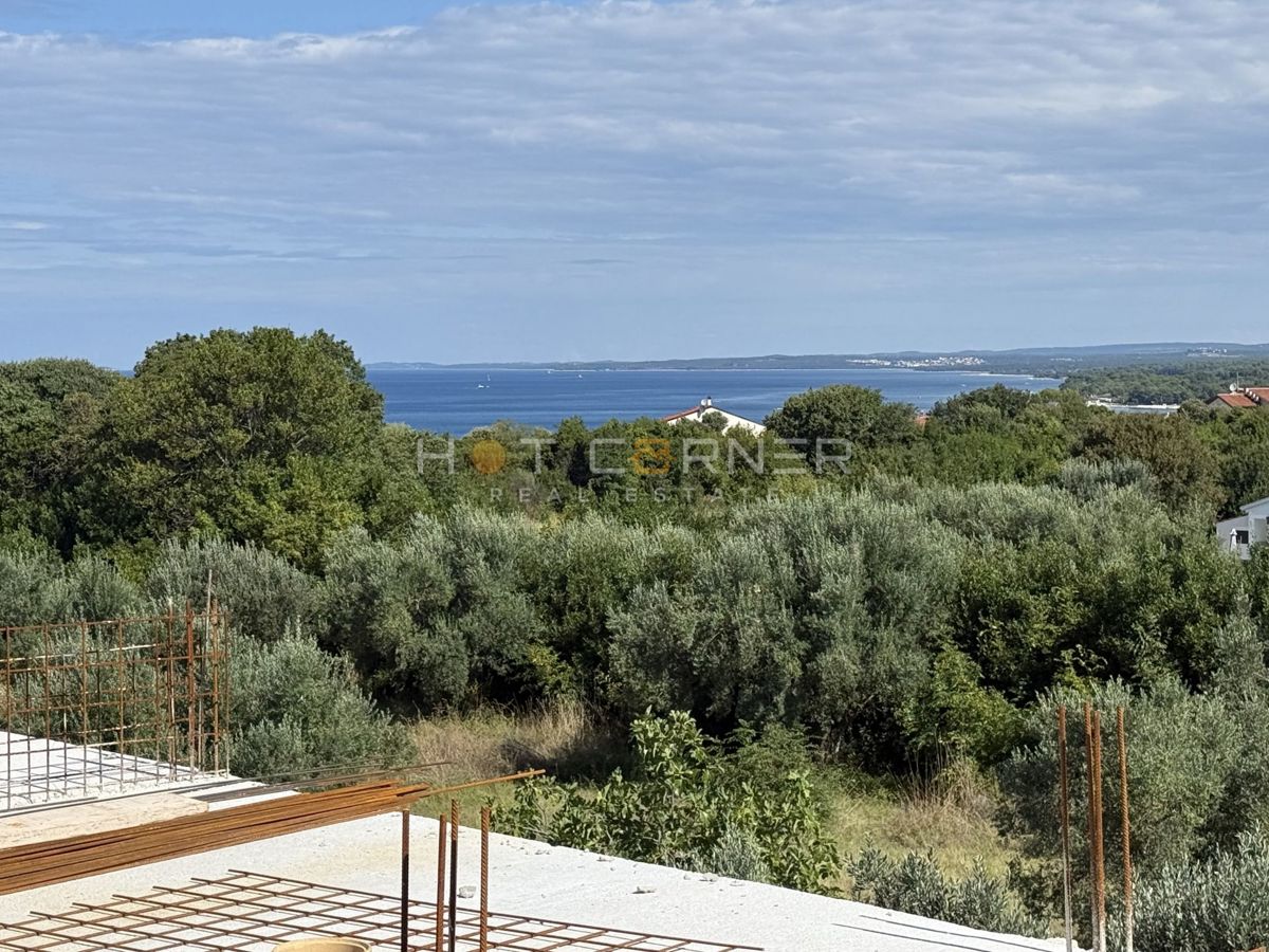 Štinjan, penthouse, 3 spalnice, velika terasa, pogled na morje, 3 minute vožnje od plaže Puntižela!