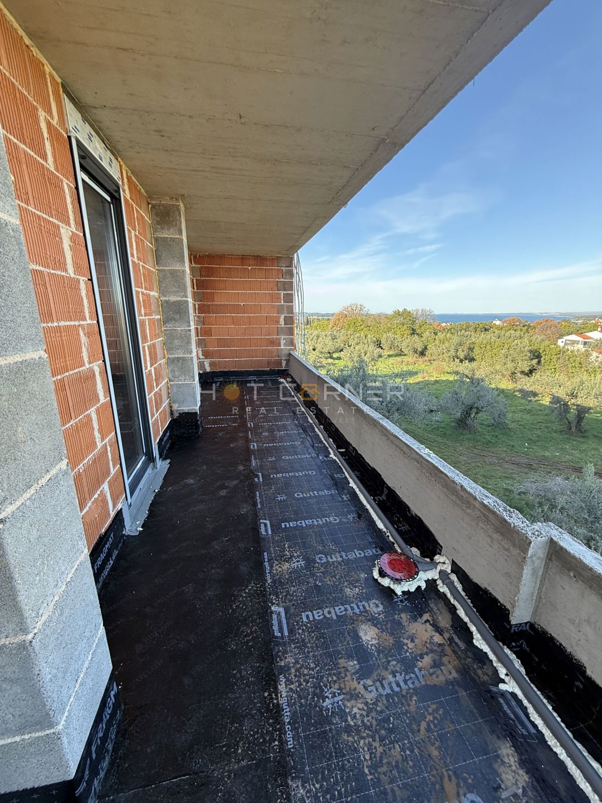 Štinjan, penthouse, 3 spalnice, velika terasa, pogled na morje, 3 minute vožnje od plaže Puntižela!