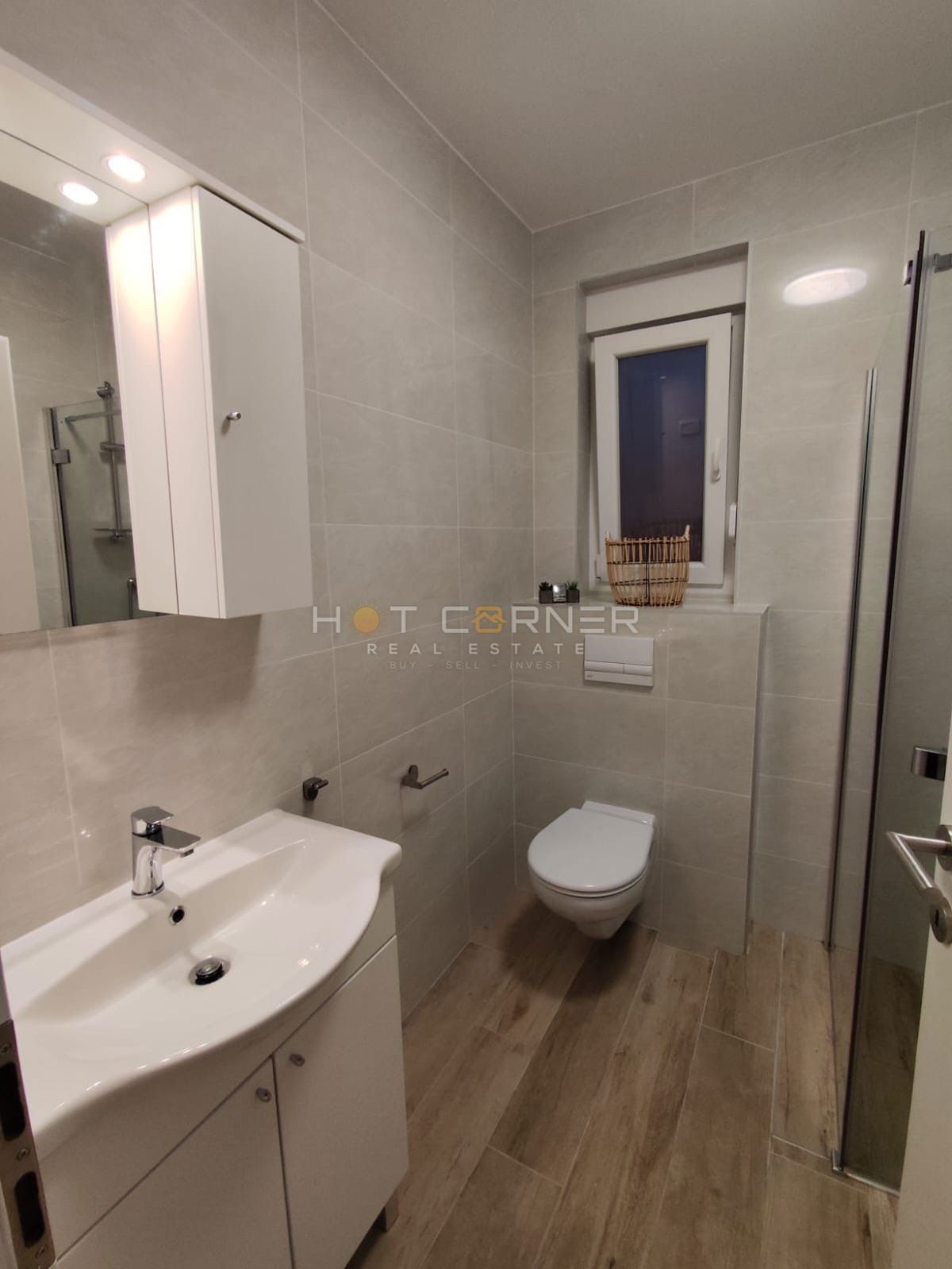 Valdebek, nov sodoben apartma, opremljeno, 1. nadstropje, 2 spalnici, UPORABNO DOVOLJENJE