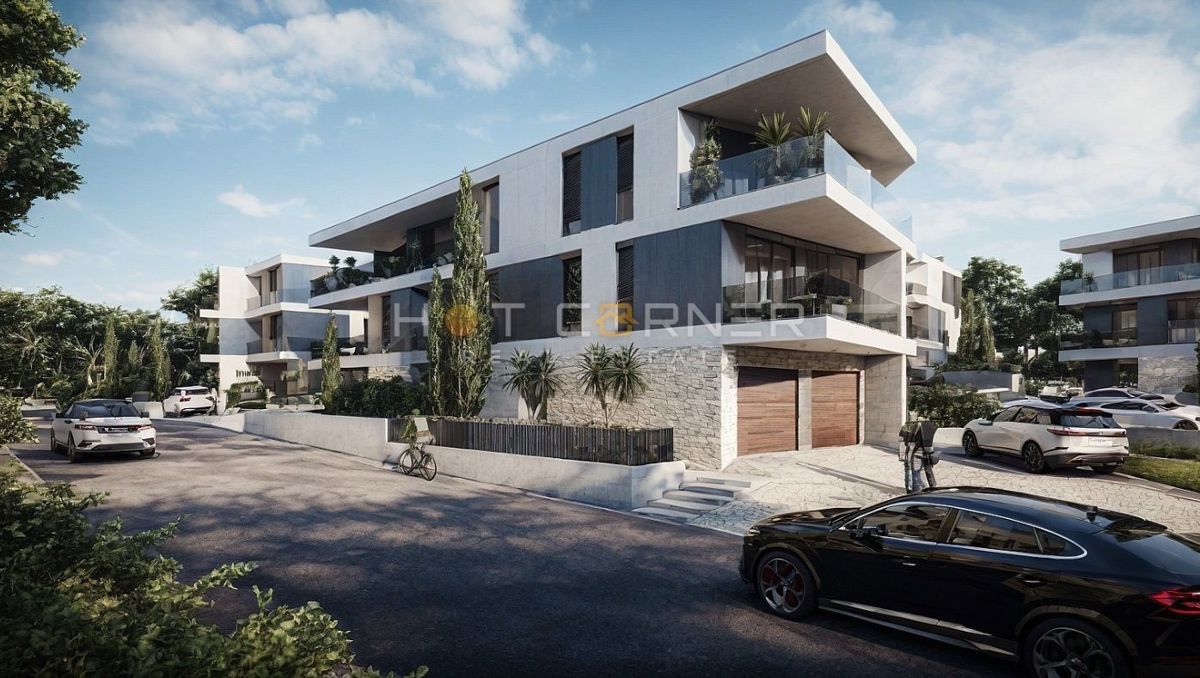 Moderen penthouse, 3 spalnice, ogromna terasa, blizu morja!