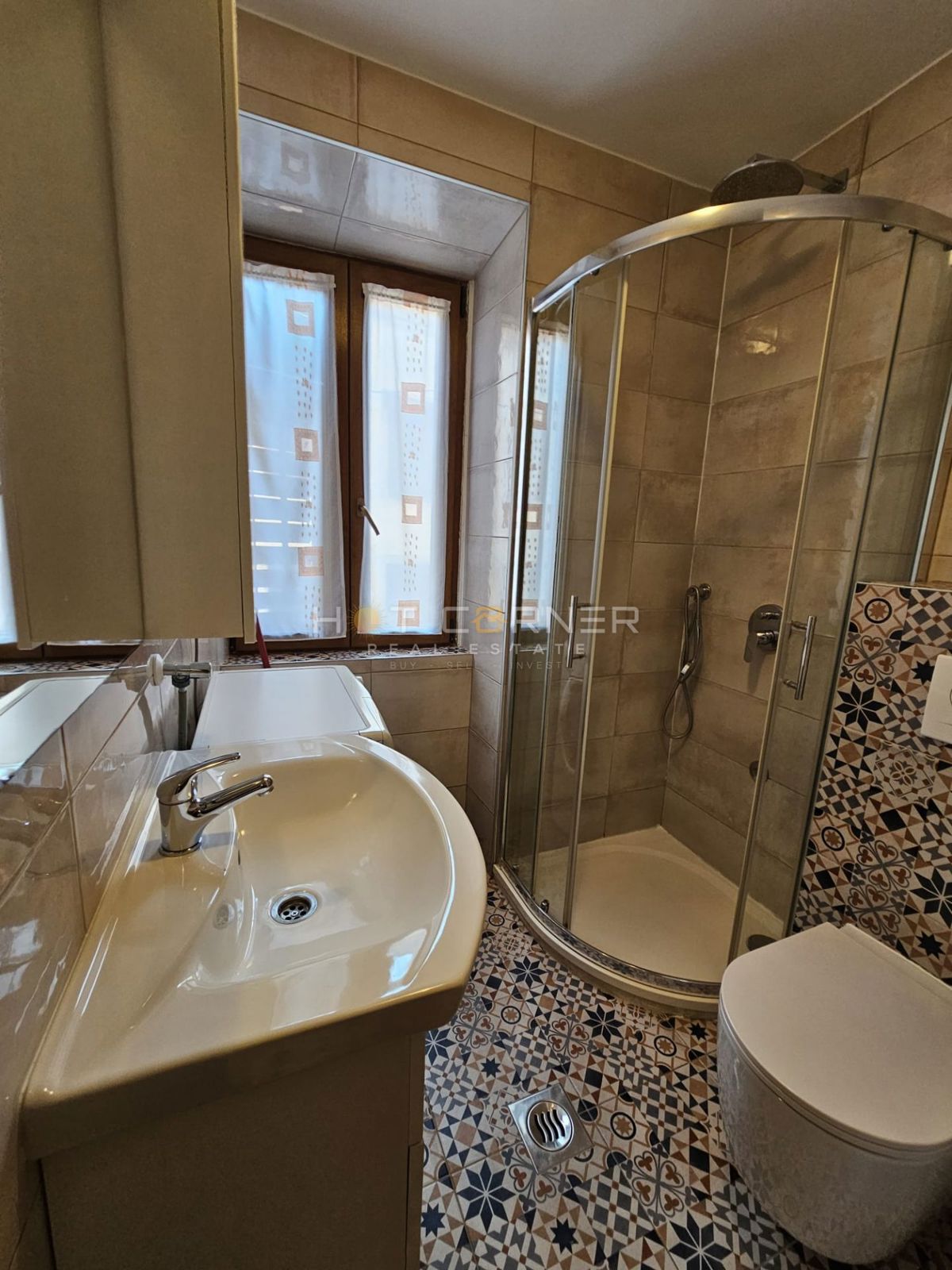 Redka priložnost v srcu Rovinja