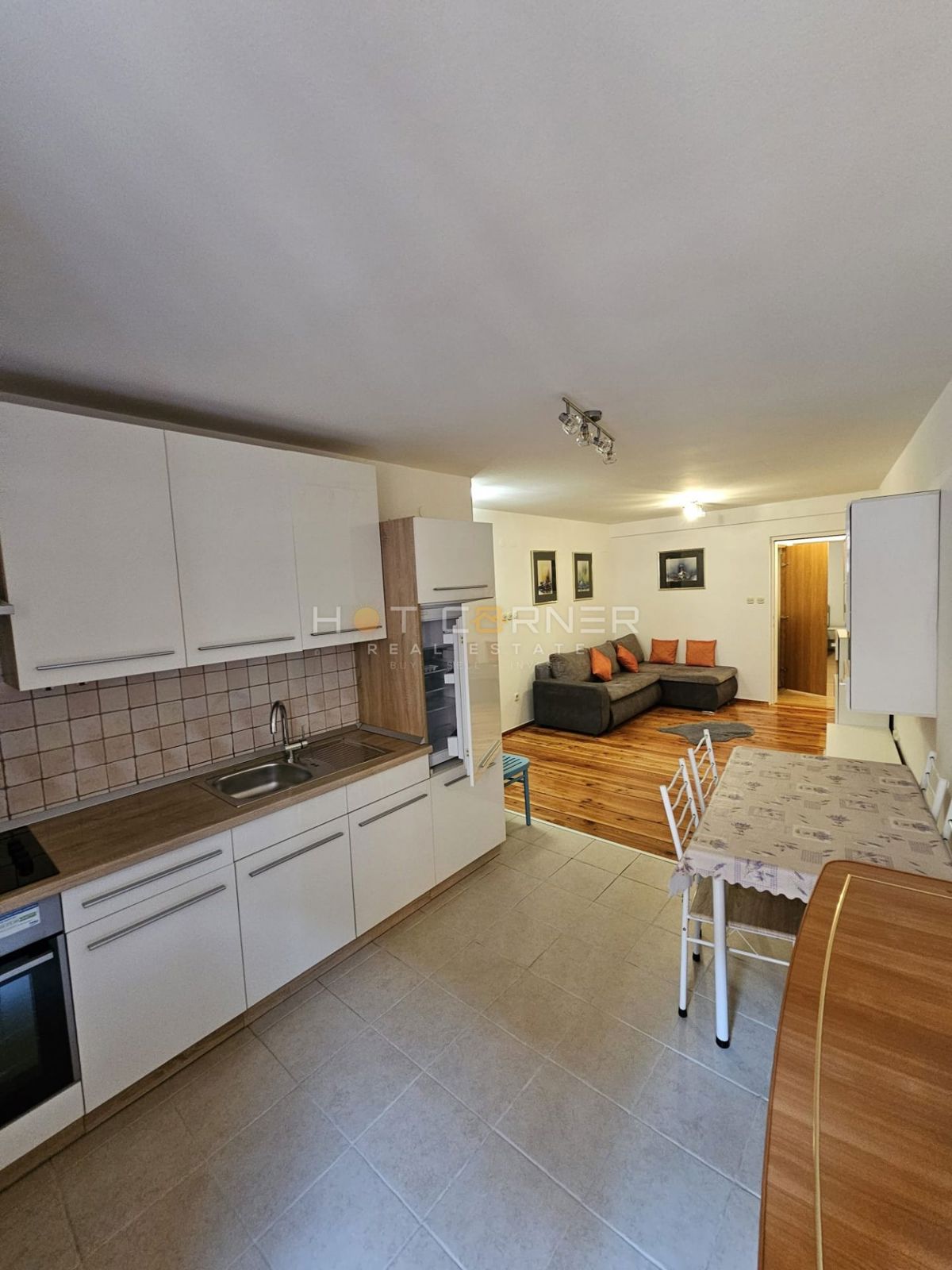 Redka priložnost v srcu Rovinja