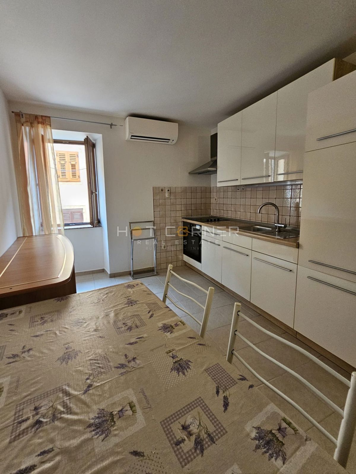 Redka priložnost v srcu Rovinja