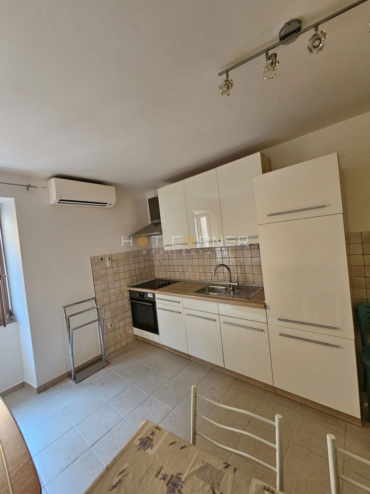 Redka priložnost v srcu Rovinja