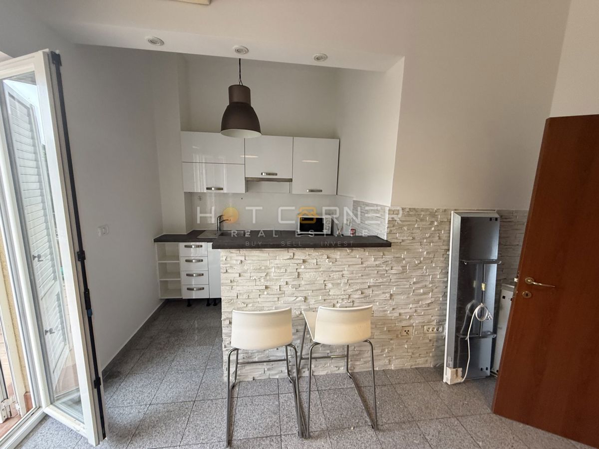 Pula, Veli Vrh, pritlično stanovanje, 1 spalnica, velika terasa