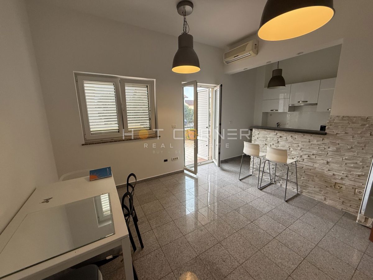 Pula, Veli Vrh, pritlično stanovanje, 1 spalnica, velika terasa