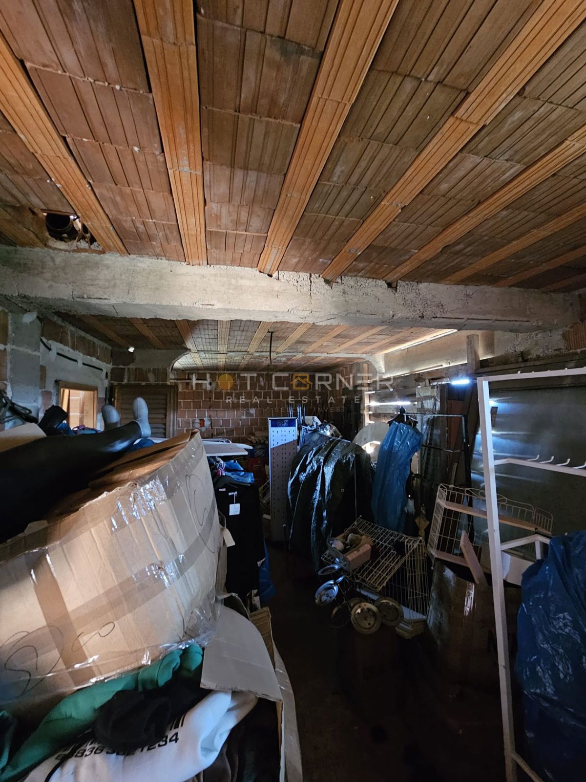 Veliko gradbeno zemljišče 4814 m² z hišo Roh-bau – Šišan, idealno za 4-6 parcel!