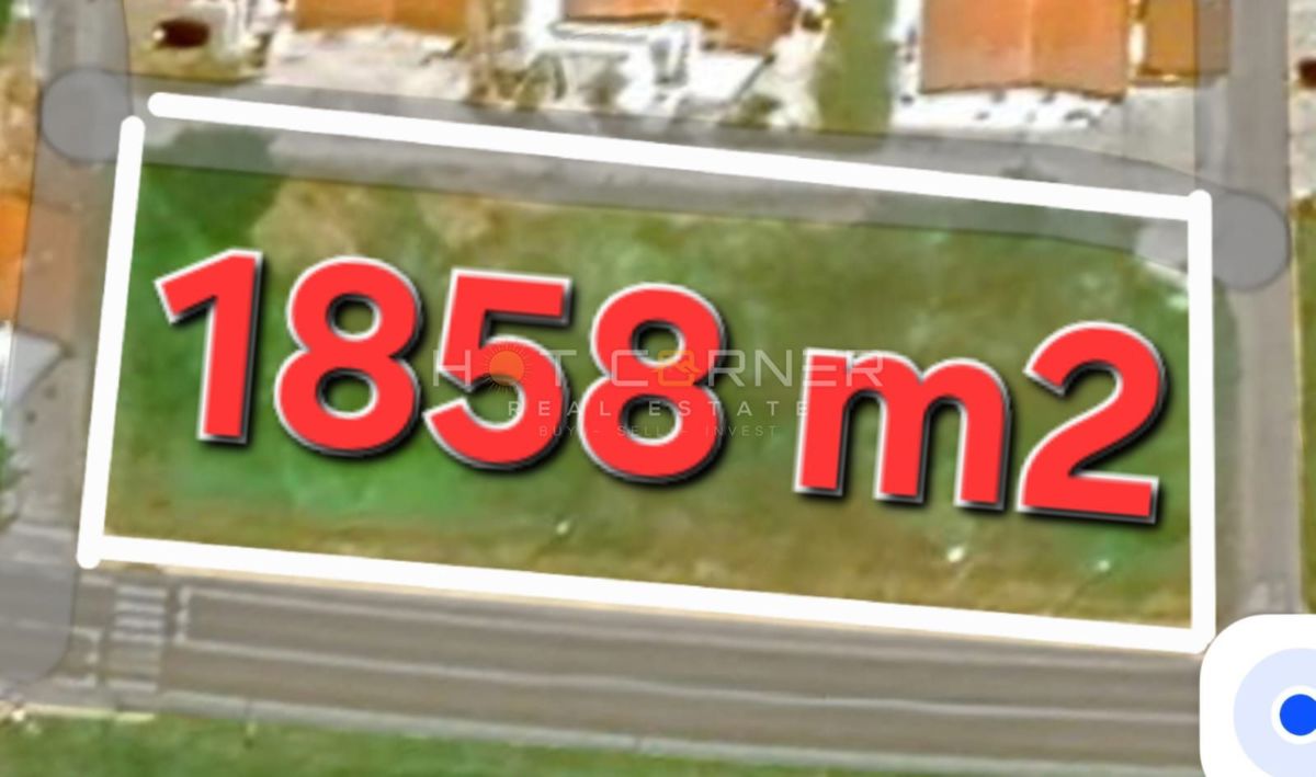 Novigrad gradbeno zemljišče 1.858 m² – 2 km morja!