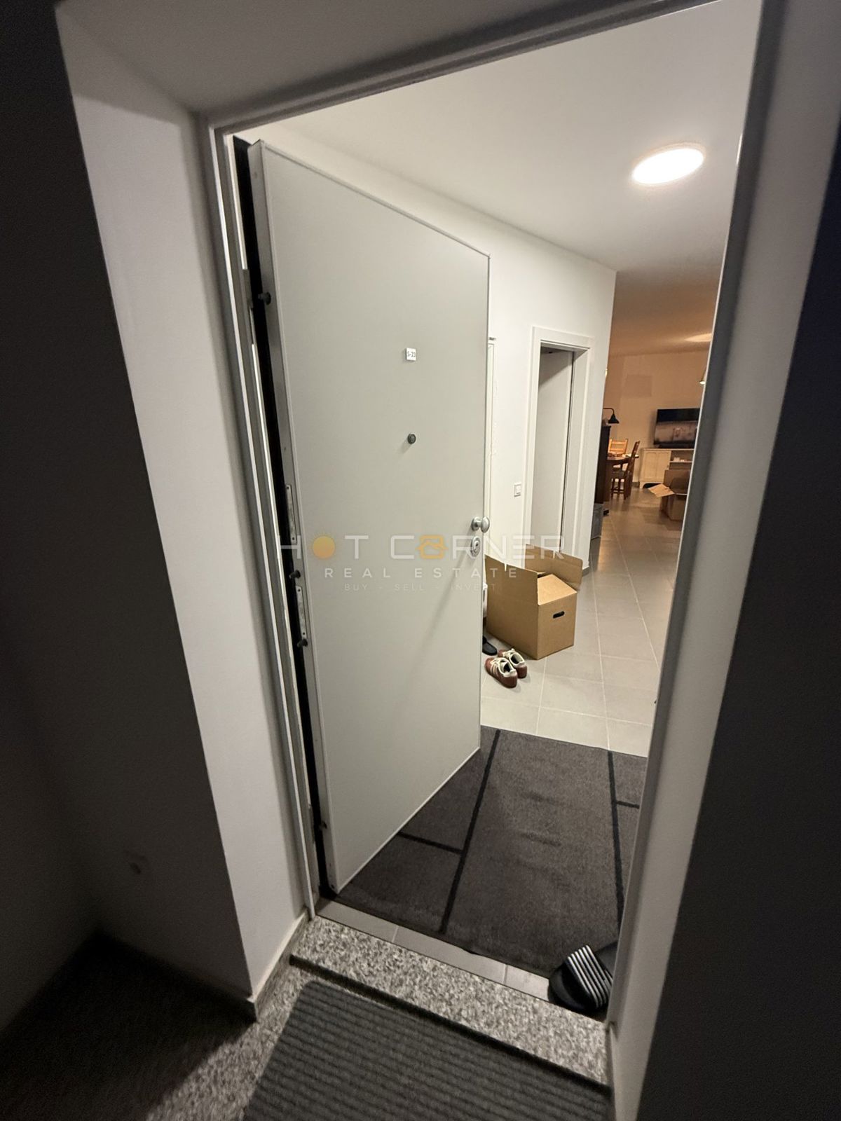 Premantura – luksuzno stanovanje s strešno teraso in panoramskim pogledom na morje, 400 m od plaže