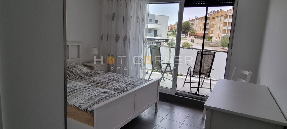 Premantura – luksuzno stanovanje s strešno teraso in panoramskim pogledom na morje, 400 m od plaže