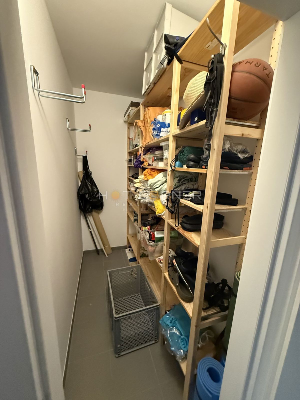 Premantura – luksuzno stanovanje s strešno teraso in panoramskim pogledom na morje, 400 m od plaže