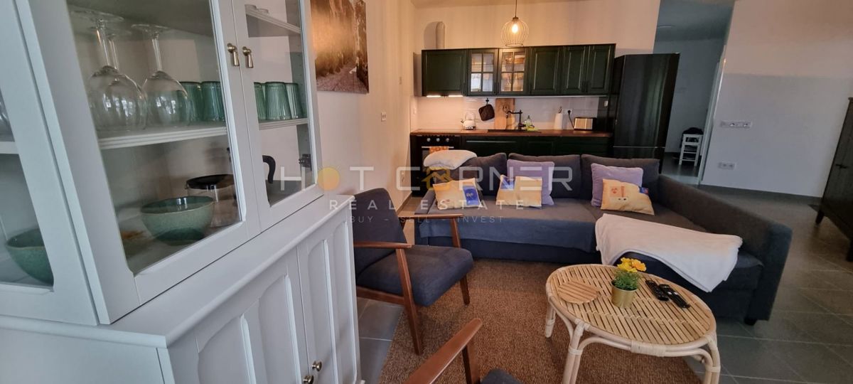 Premantura – luksuzno stanovanje s strešno teraso in panoramskim pogledom na morje, 400 m od plaže