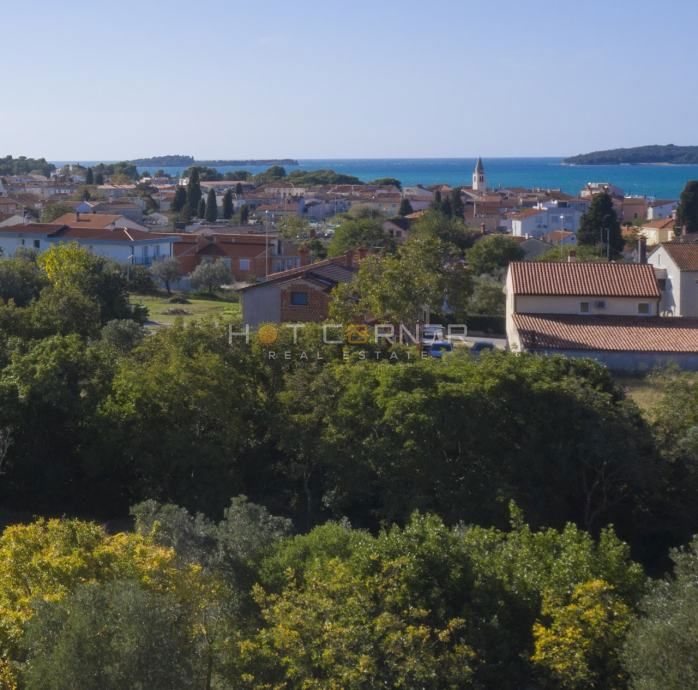 Fažana, zemljišče za gradnjo eno-družinske vile, pogled na morje, 500 m od plaže