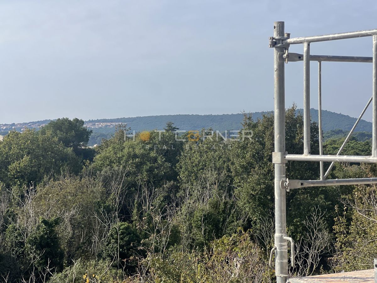 Medulin, 500 m od plaže, čudovita novogradnja, 2 spalnici, pogled na morje, garaža