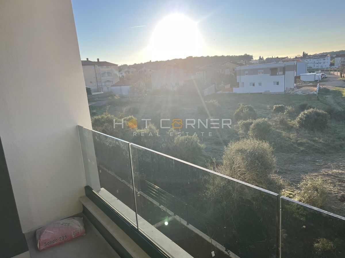 Pula, Valdebek, prekrasen penthouse, 3 spalnice, 2 terasi