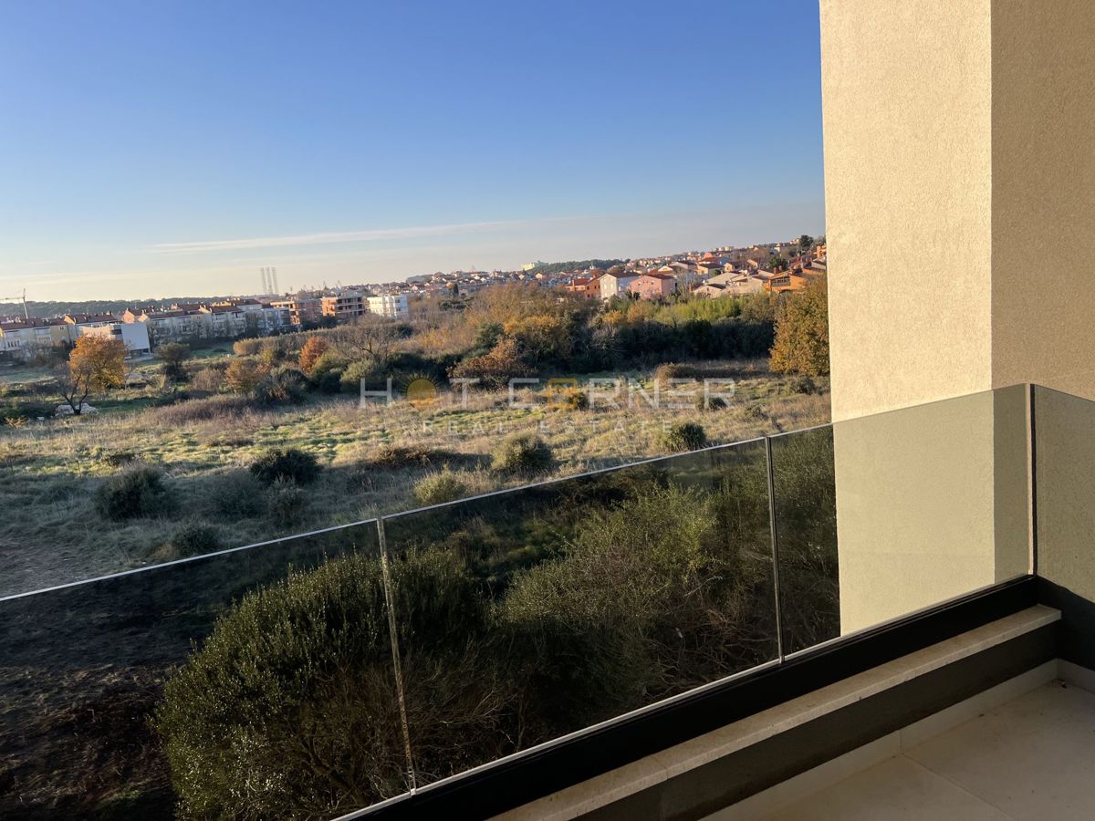 Pula, Valdebek, prekrasen penthouse, 3 spalnice, 2 terasi