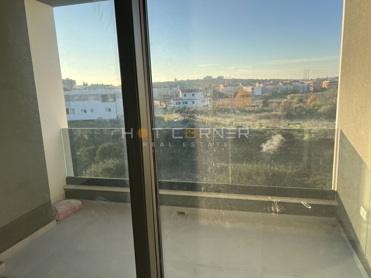 Pula, Valdebek, prekrasen penthouse, 3 spalnice, 2 terasi