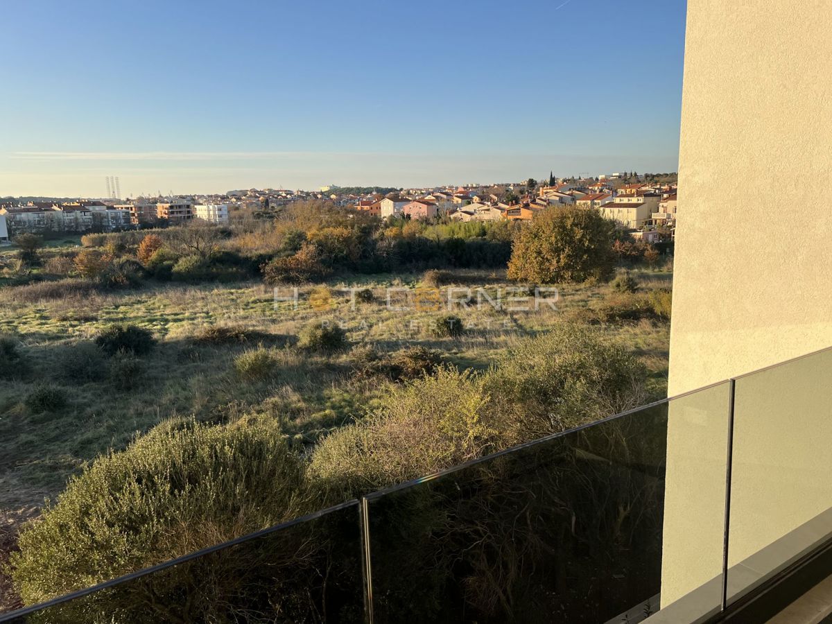 Pula, Valdebek, prekrasen penthouse, 3 spalnice, 2 terasi