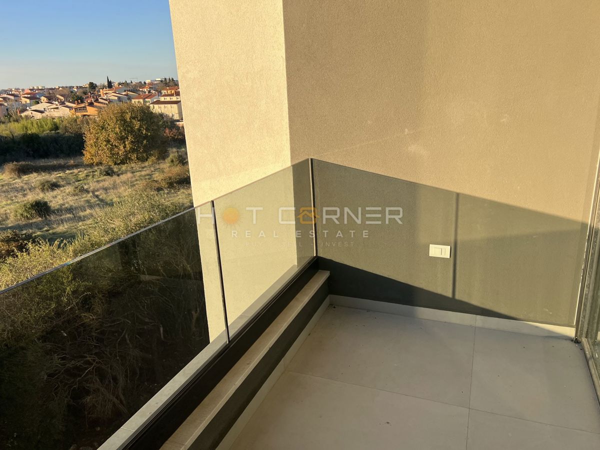 Pula, Valdebek, prekrasen penthouse, 3 spalnice, 2 terasi