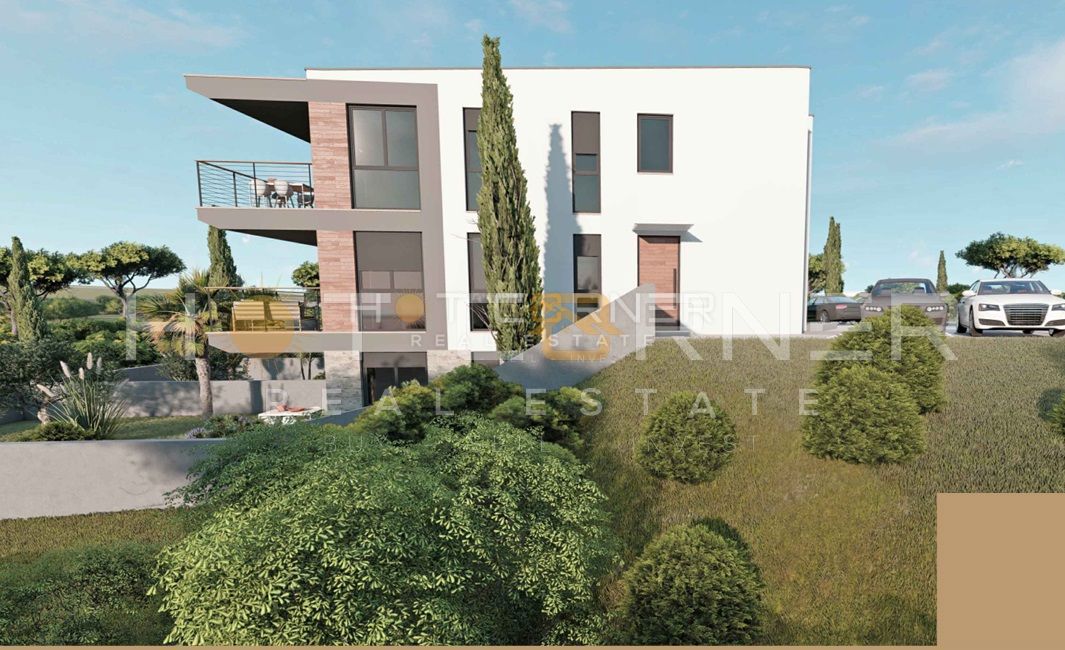 Medulin, 650 m od plaže, novo, pritlično stanovanje, 2SS z 175 m² vrta