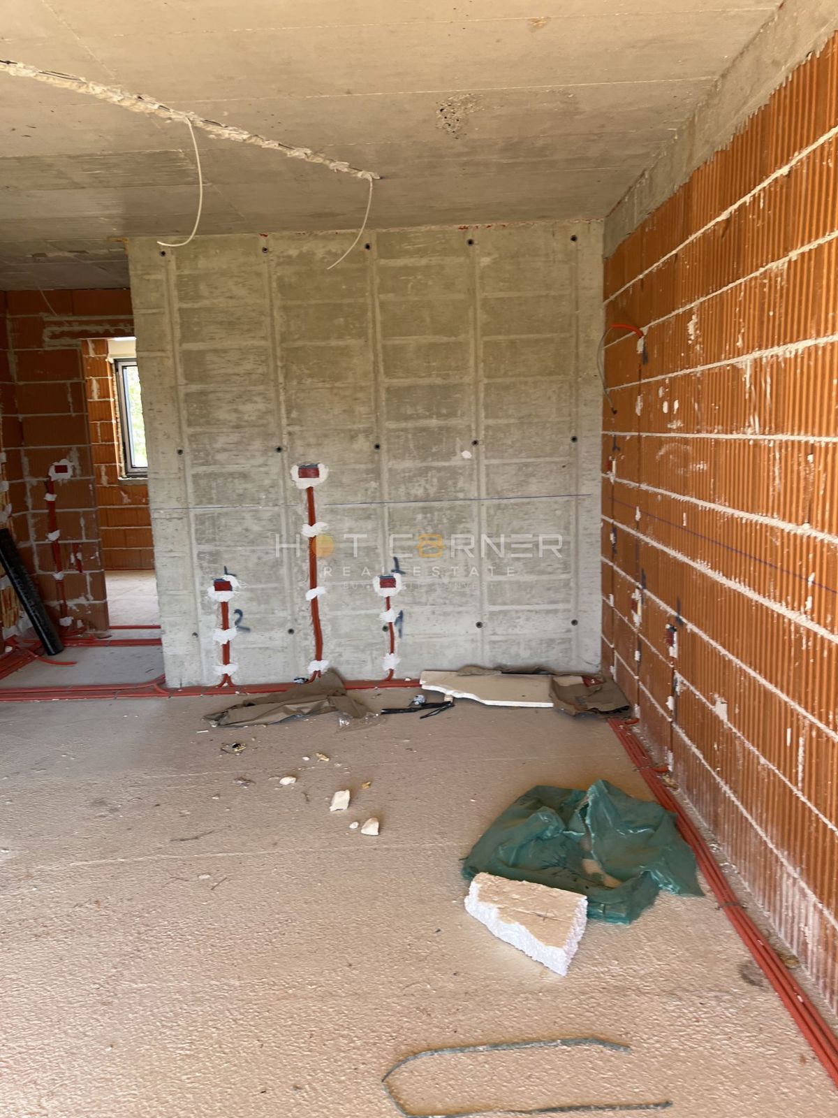 Medulin, 650 m od plaže, novo, pritlično stanovanje, 2SS z 175 m² vrta