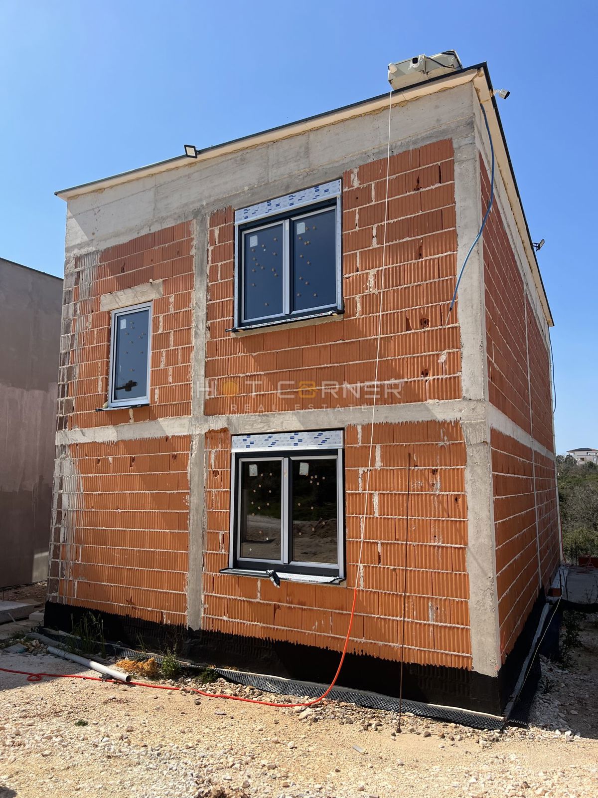 Medulin, 650 m od plaže, novo, pritlično stanovanje, 2SS z 175 m² vrta