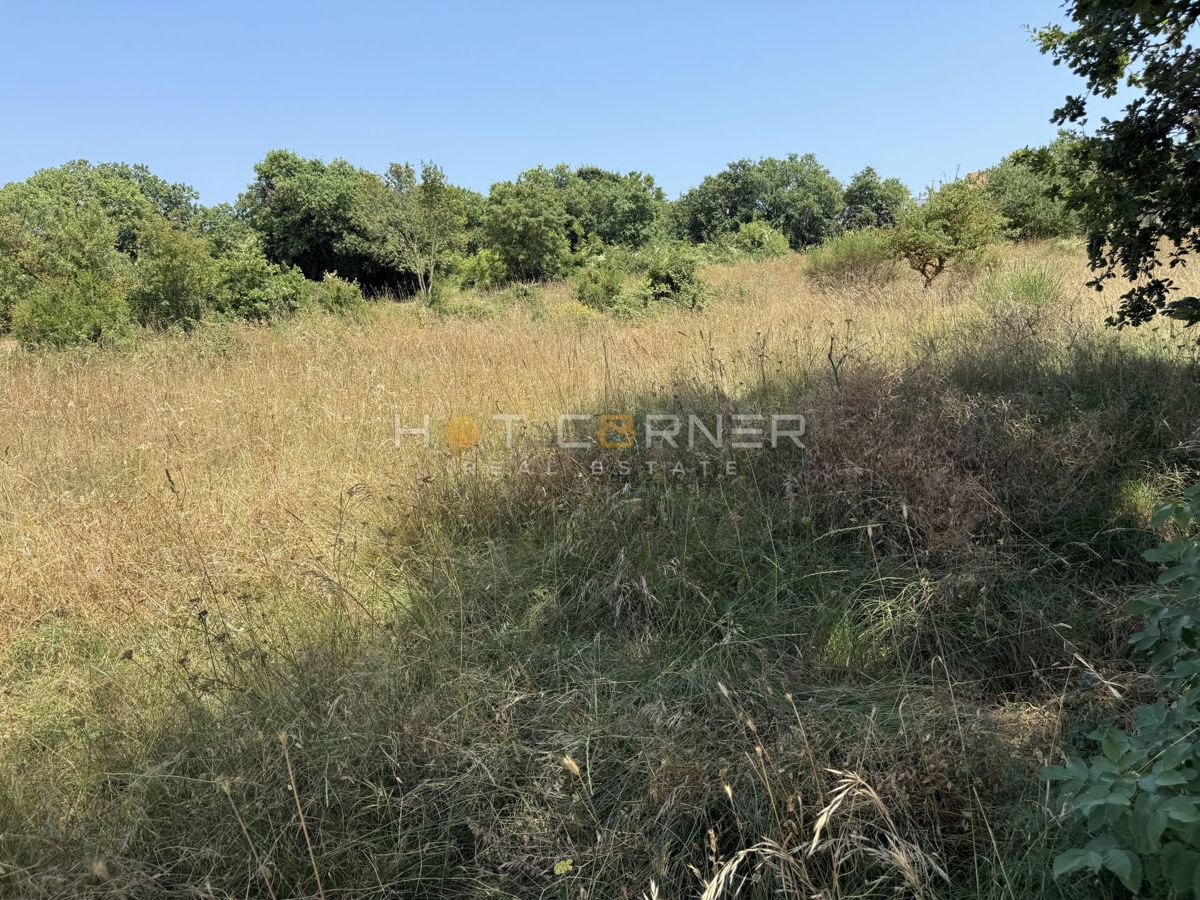 Medulin, Šaraje, zazidljivo zemljišče 1 km od morja
