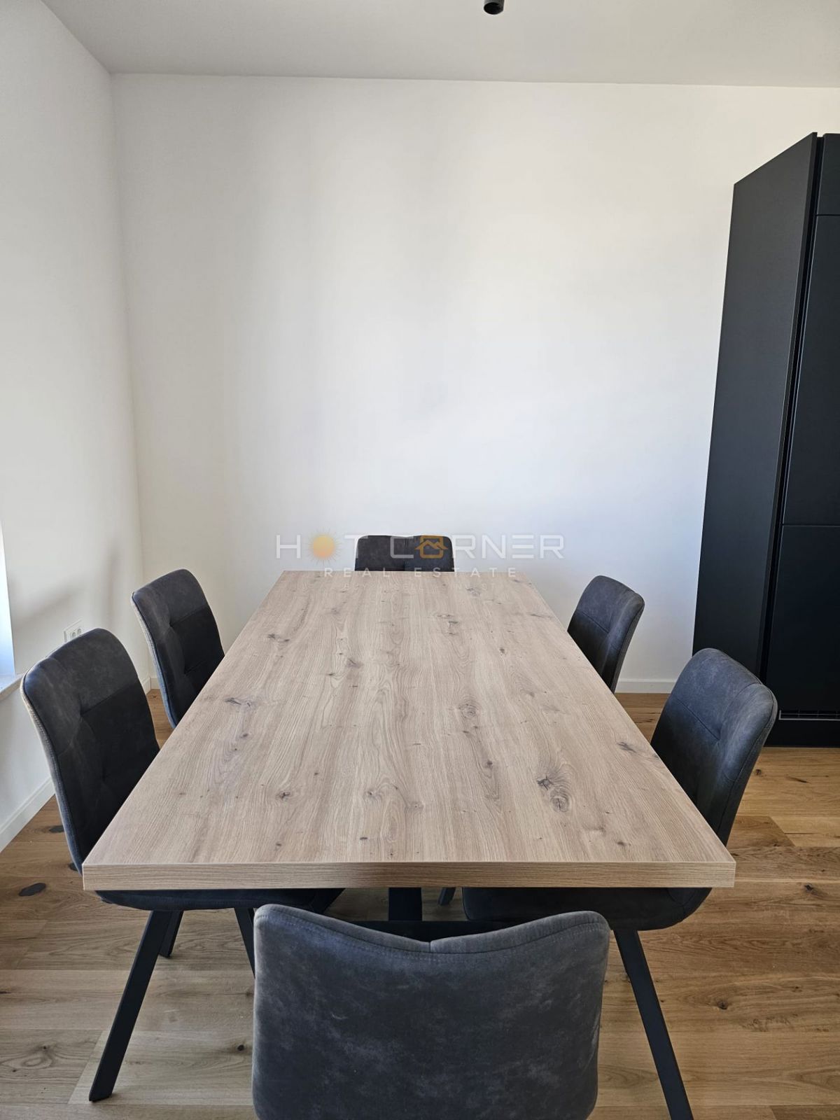 Moderen, svetel penthouse stanovanje v Valdebeku – Pula