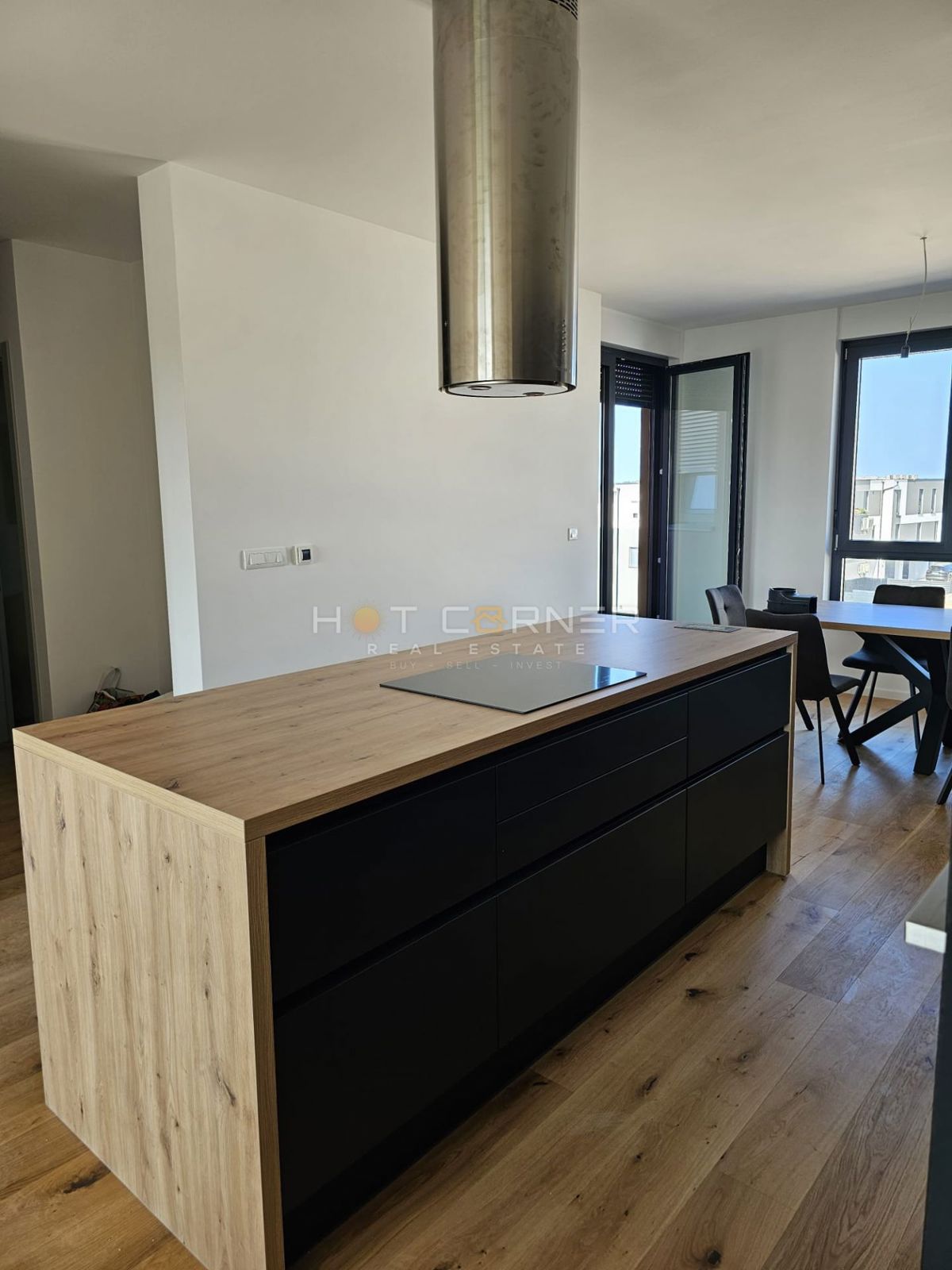 Moderen, svetel penthouse stanovanje v Valdebeku – Pula