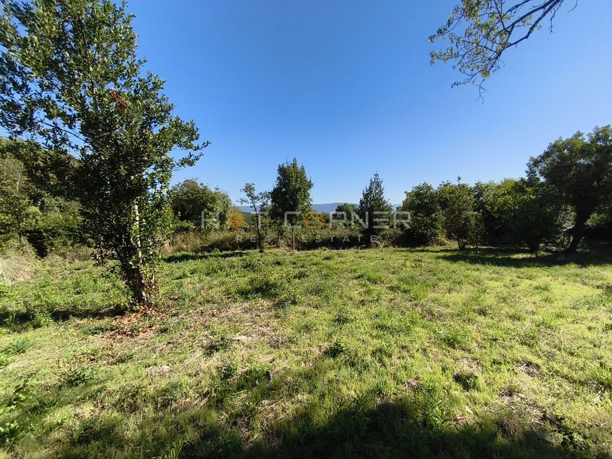 Gradbeno zemljišče Barban, 690m2