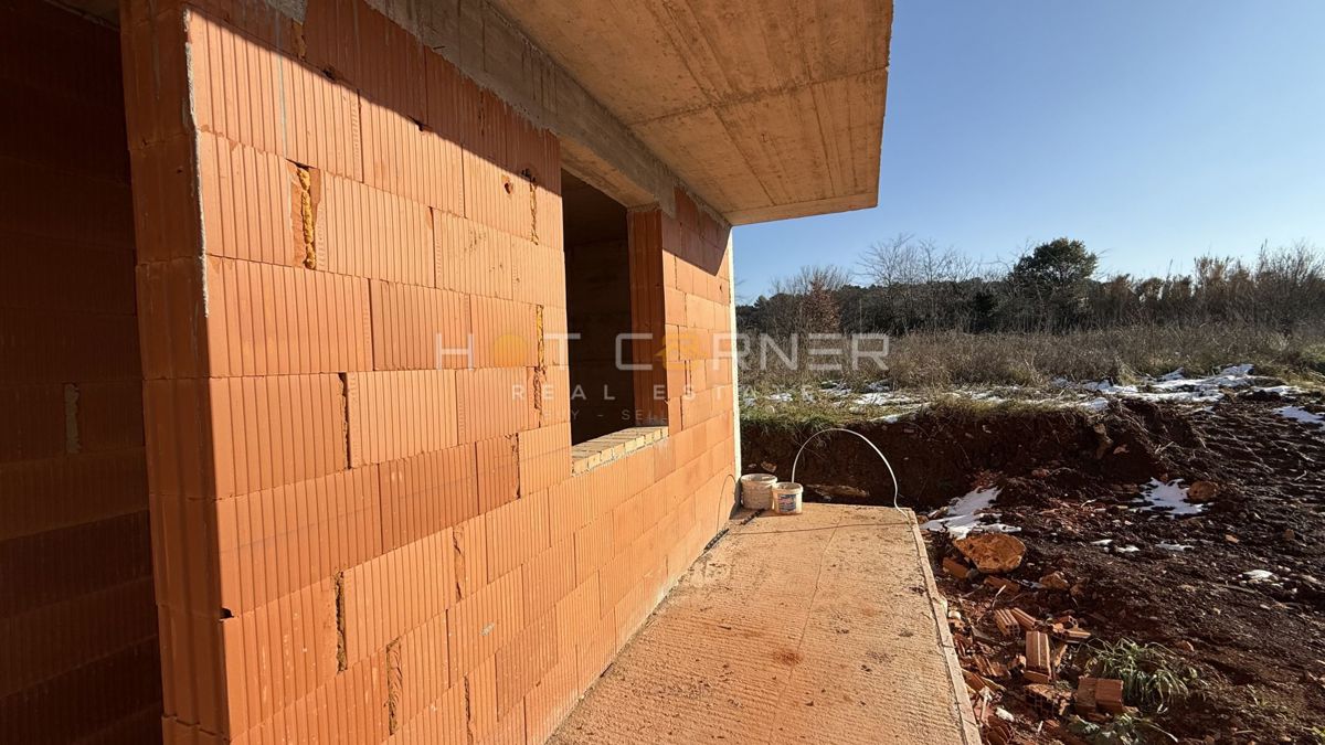 Kakovostna novogradnja v Pulju, pritlično stanovanje z vrtom in parkiriščem!