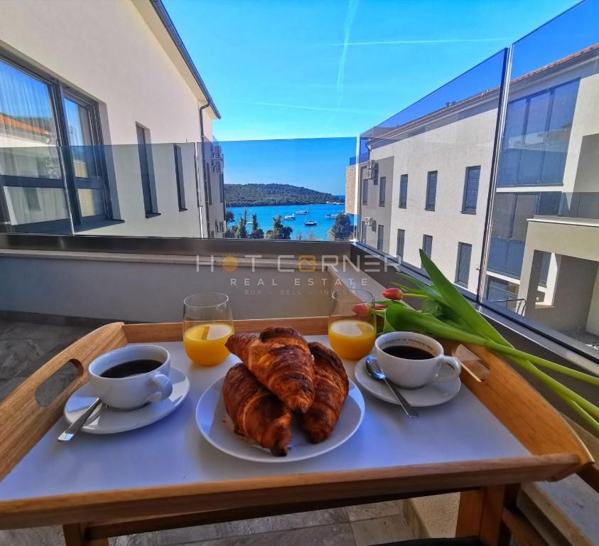 Banjole, neposredno nad plažo, luksuzni penthouse, pogled na morje, bazen, dvigalo