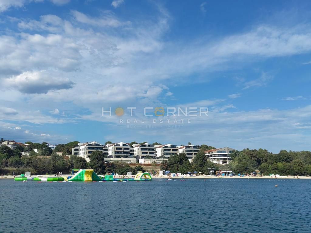 Banjole, neposredno nad plažo, luksuzni penthouse, pogled na morje, bazen, dvigalo