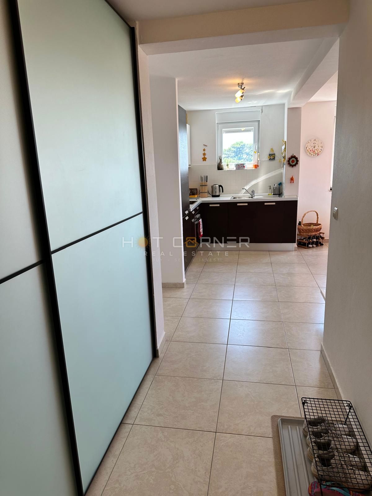 Peroj, priložnost, čudovito stanovanje, 3 spalnice, pogled na morje