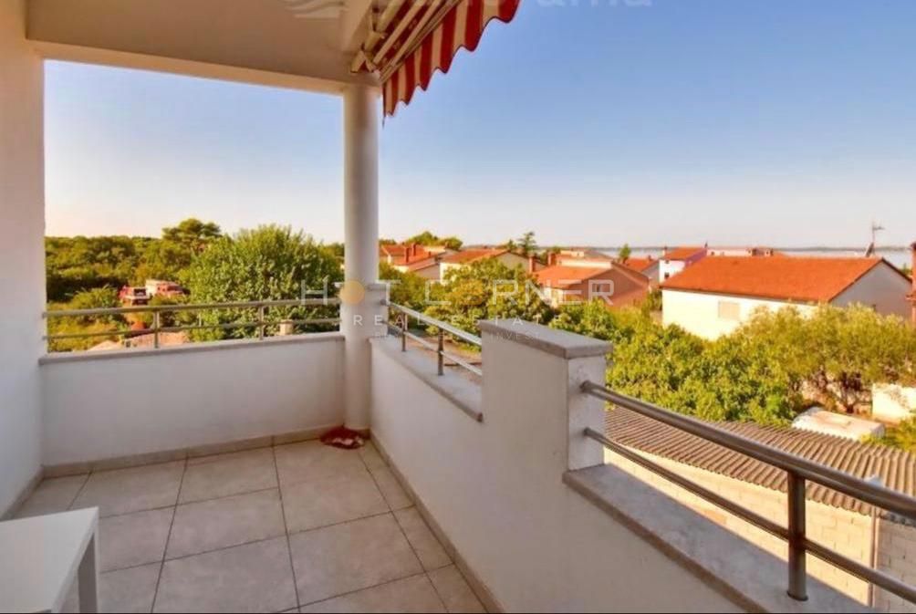 Peroj, priložnost, čudovito stanovanje, 3 spalnice, pogled na morje