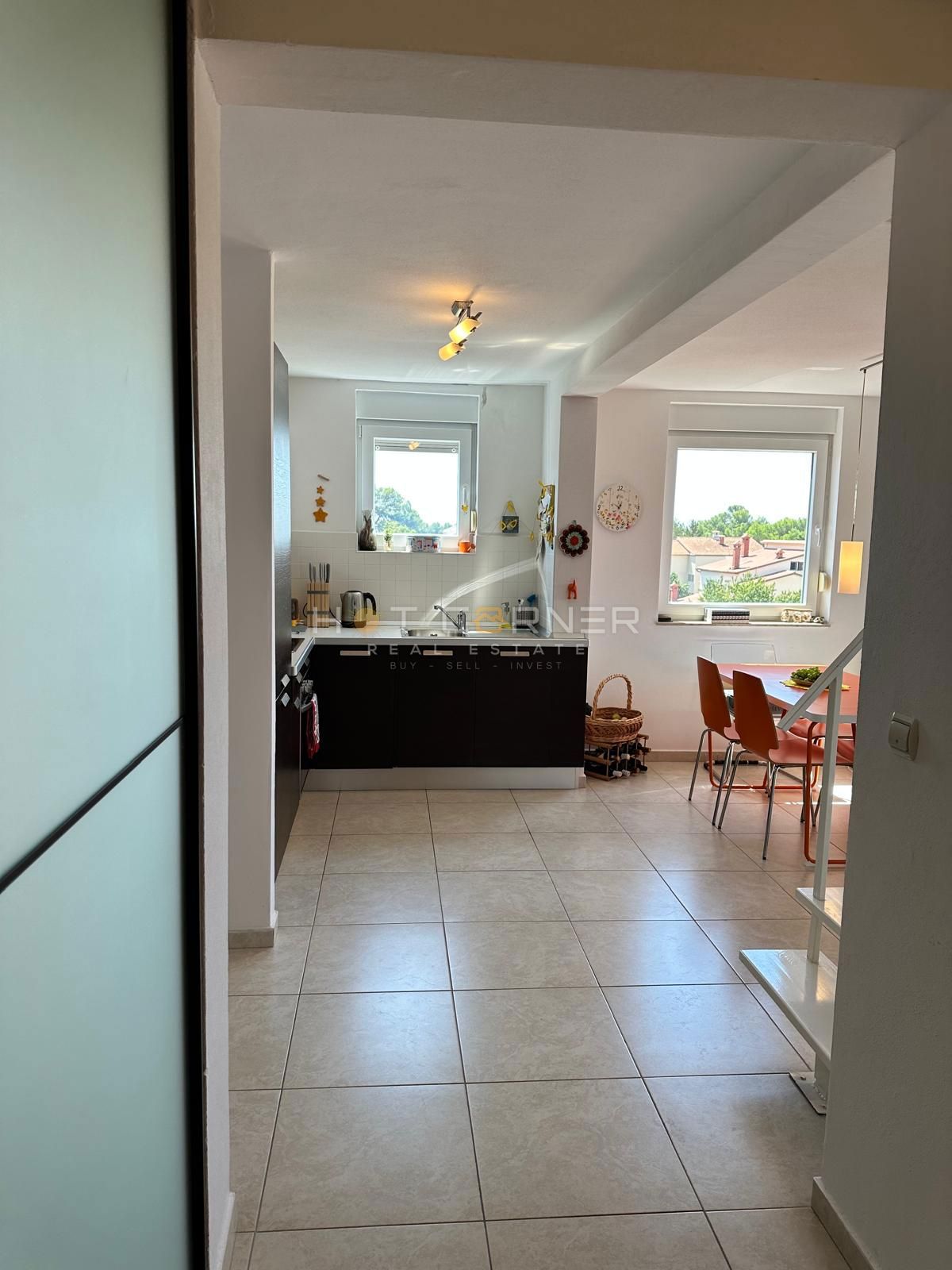 Peroj, priložnost, čudovito stanovanje, 3 spalnice, pogled na morje