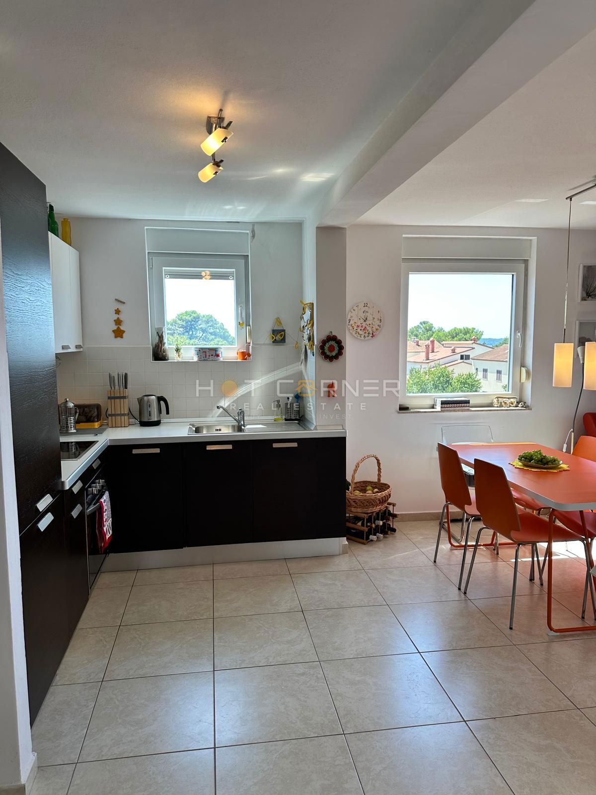 Peroj, priložnost, čudovito stanovanje, 3 spalnice, pogled na morje