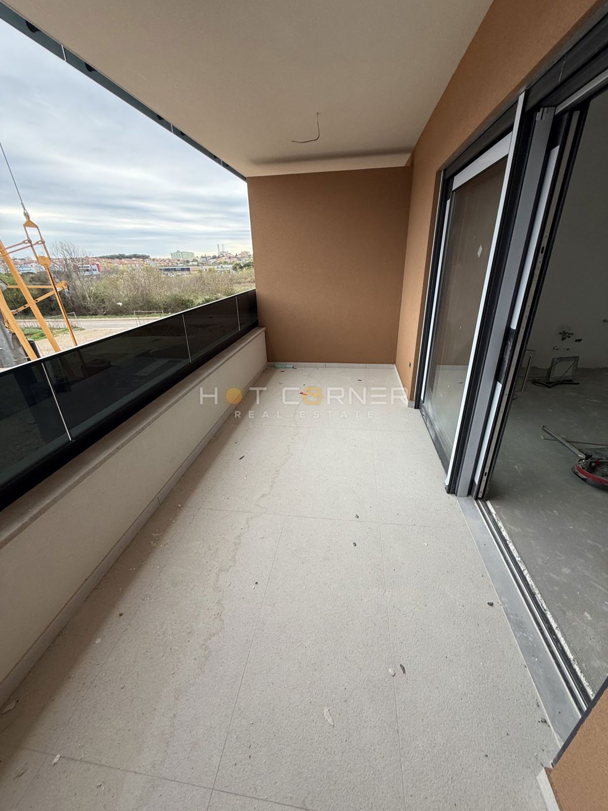 Priložnost, sodobno stanovanje s 2 spalnicama, 1. nadstropje, blizu Pula City Mall-a, vseljivo 06/2026