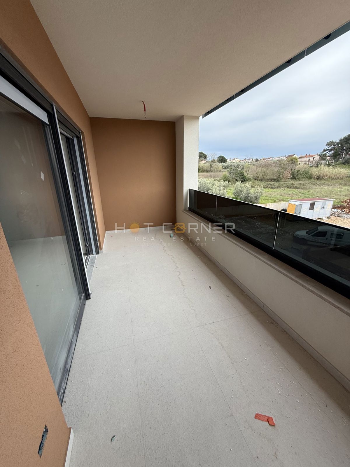 Priložnost, sodobno stanovanje s 2 spalnicama, 1. nadstropje, blizu Pula City Mall-a, vseljivo 06/2026