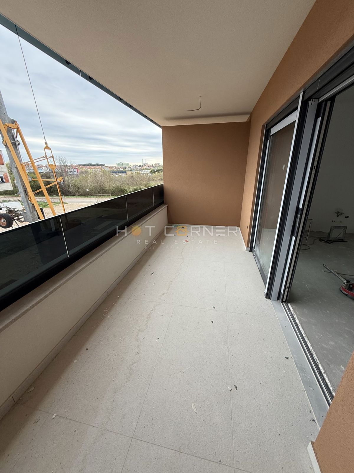 Priložnost, sodobno stanovanje s 2 spalnicama, 1. nadstropje, blizu Pula City Mall-a, vseljivo 06/2026