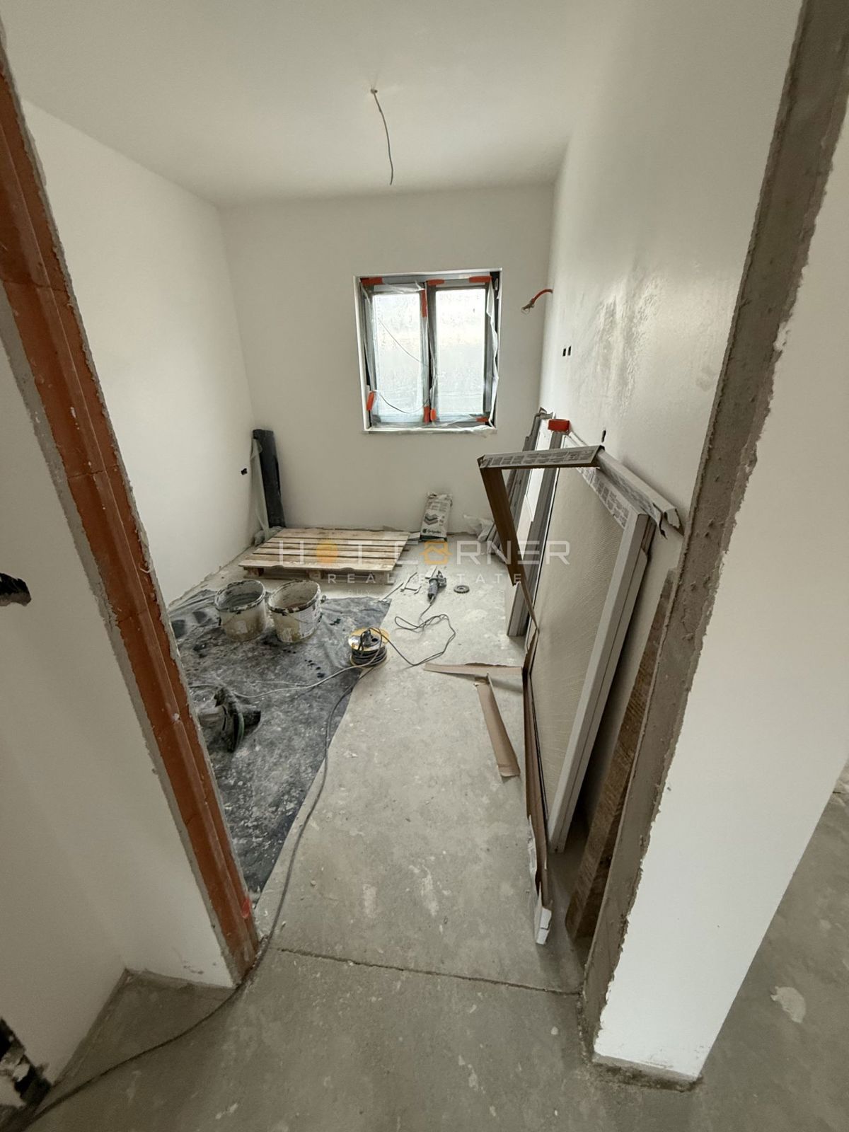 Priložnost, sodobno stanovanje s 2 spalnicama, 1. nadstropje, blizu Pula City Mall-a, vseljivo 06/2026