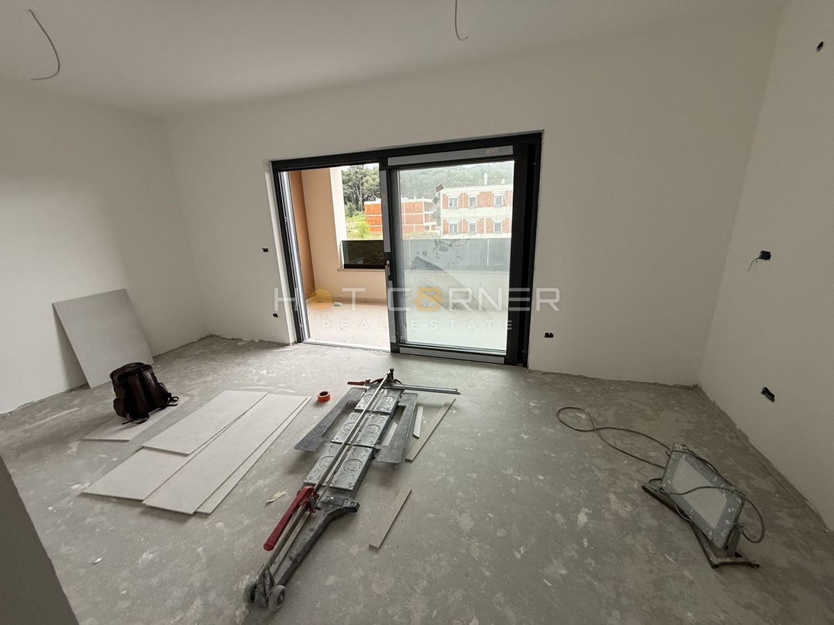 Priložnost, sodobno stanovanje s 2 spalnicama, 1. nadstropje, blizu Pula City Mall-a, vseljivo 06/2026