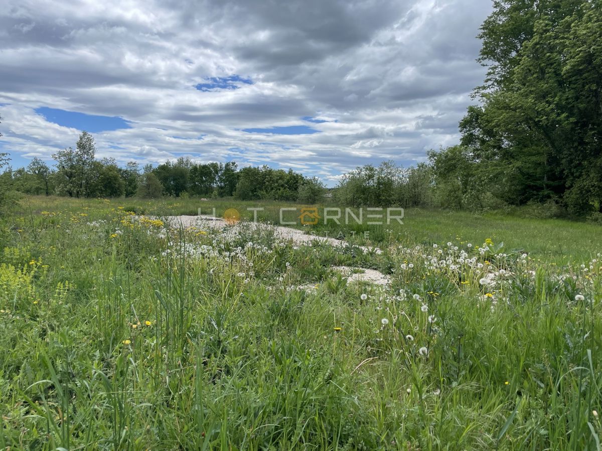 Gradbeno zemljišče Tinjan, 605m2