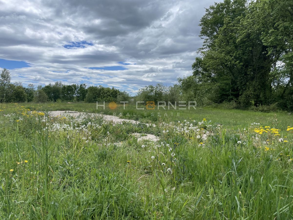 Gradbeno zemljišče Tinjan, 605m2