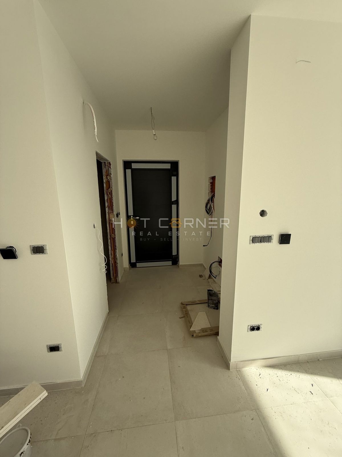 Vrhunska lokacija, Pješčana Uvala, luksuzno pritlično stanovanje z vrtom, 400 metrov od plaže!